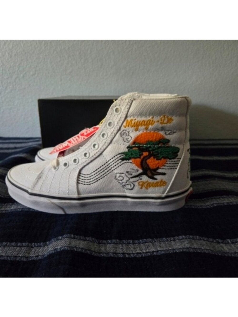 VANS COBRA KAI SK8-HI Women 5 Miyagi Do LaRusso White canvas NWT 0826 - Picture 8 of 10